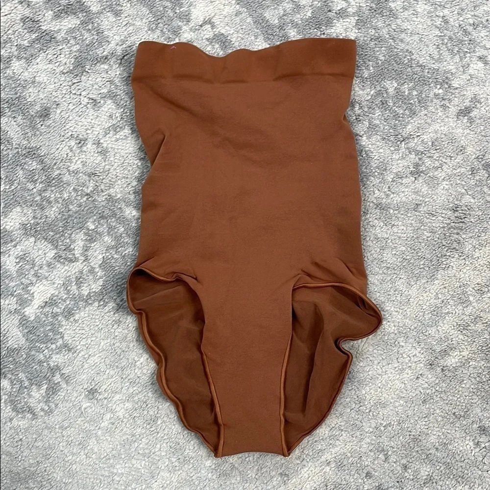 New Skims Seamless Sculpt High Waisted Brief Compression Shapewear Bronze Sz M